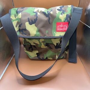 Manhattan Portage Vintage Messenger Bag in Camouflage